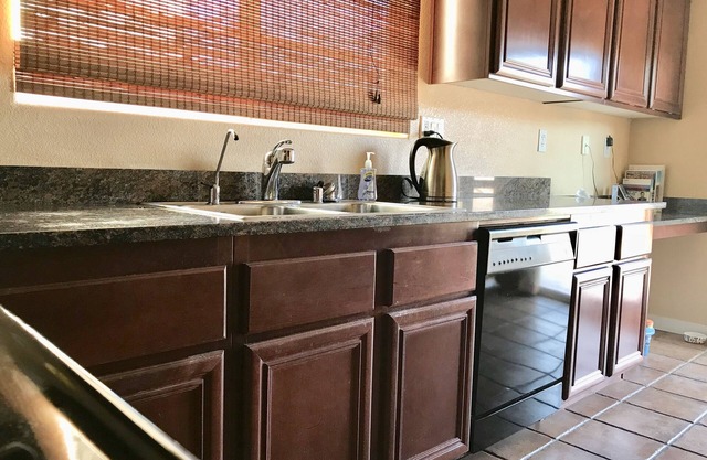 ✔ Desert Oasis ★ Pool ★ 3 BDRM ★ MSTR KING BED ★ Stocked KITCHEN ★ EV Charger