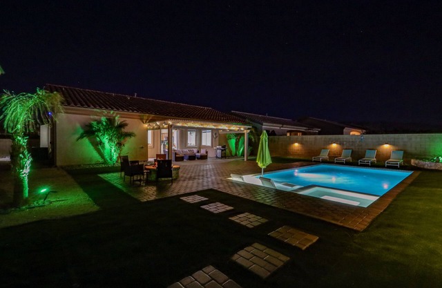 Desert Oasis w/Pool&SPA~Pool Table~Ping Pong~ Firepit~and much more!