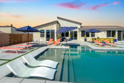 Desert Picasso! Pool, Spa, Games, Mountain Views