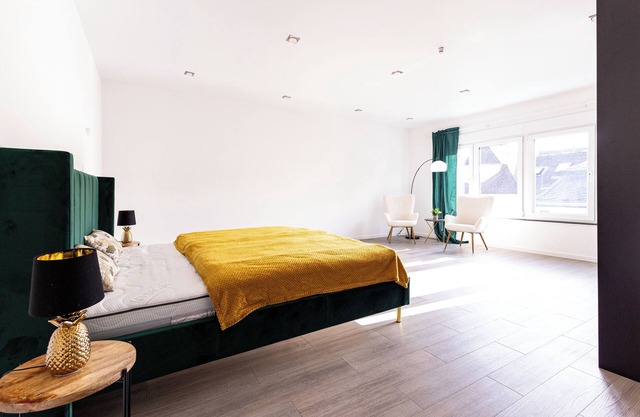 Design apartment centrally located in Andernach with top view, WiFi, kitchen, parking space