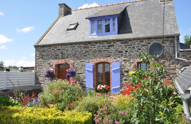 Detached granite house in TREGUIER