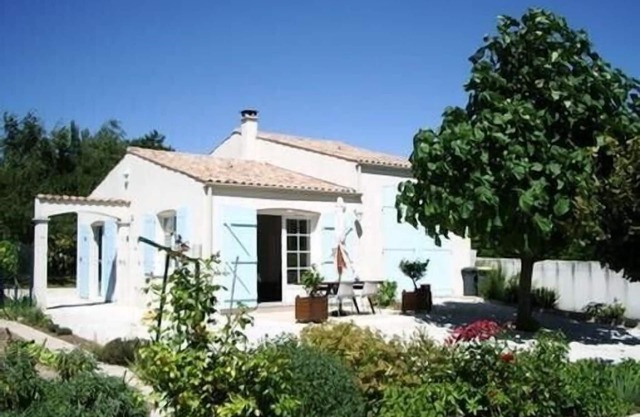 Detached house very quiet garden in Meschers property in town center