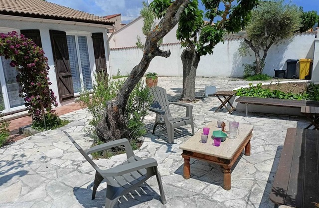 Detached villa 5 km from Cassis and the sea. 22 km from Marseille. Calanques.