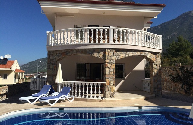 Detached Villa - Private Pool - Stunning Mountain Views