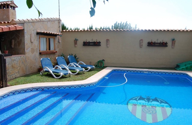 Detached villa with private pool near Valencia
