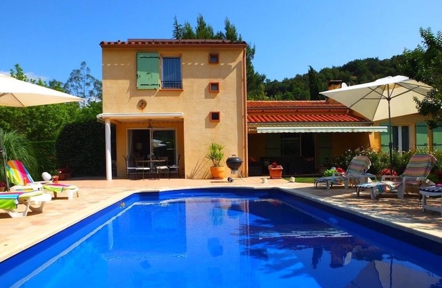 Detached Villa in beautiful, rural location, private pool, full air con, Céret 4 km, Med 30 mins