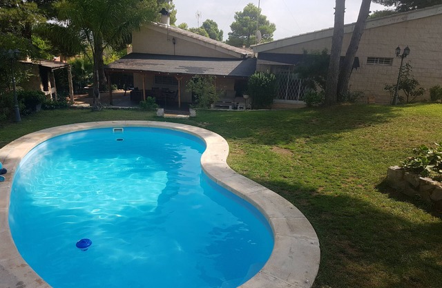 Detached villa in Urbanization Altury, Turis Valencia up to 9 pax.