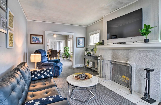 Detroit Apartment - 5 Mi to Downtown!