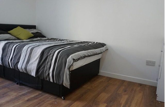Dewsbury Town Centre Apartment