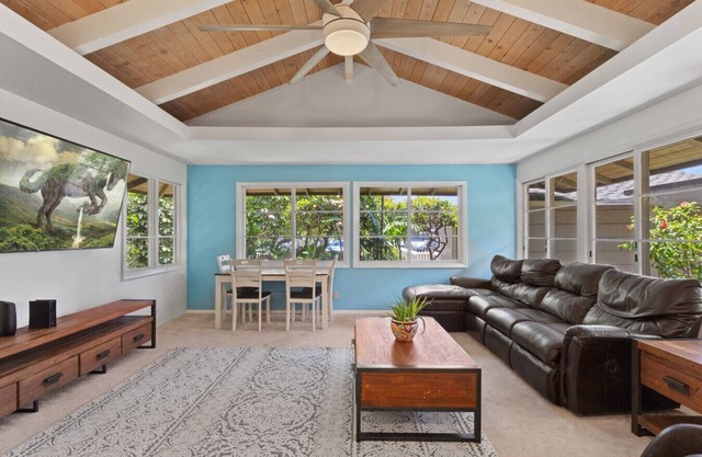 Diamond Head | Walk Score 85 | AC, W/D, Workspace
