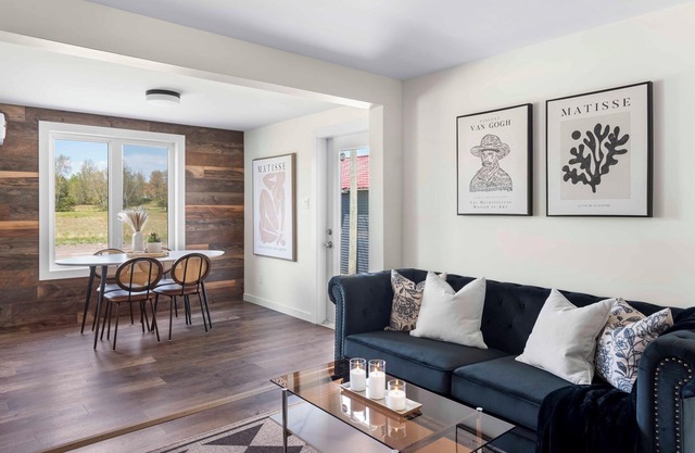 Dieppe Charm Suites, 3 BDRM, Close to Local Market