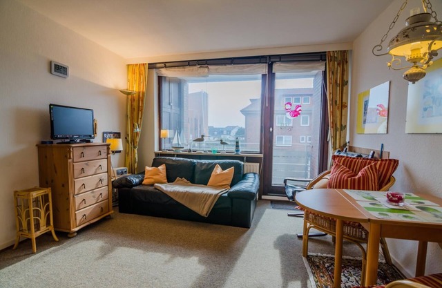 Diese Gemütliche 1-zimmer-whg. Liegt in der Elisabethstr. 14/Haus "eidum" im 1. Og., Gleich Neben Hotel "utland", nur Wenige Fussschritte zum Stranübergang ,zur Fussgängerzone und Vielen Einkaufsmöglichkeiten. Das App. Besteht aus Einem Wohn