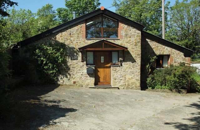 DILLY DALLY BARN, family friendly, with open fire in Bradworthy