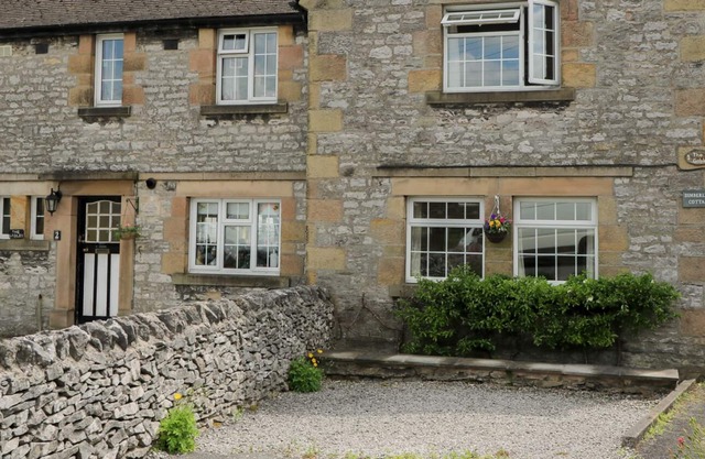 DIMBERLYNE COTTAGE, character holiday cottage in Youlgreave