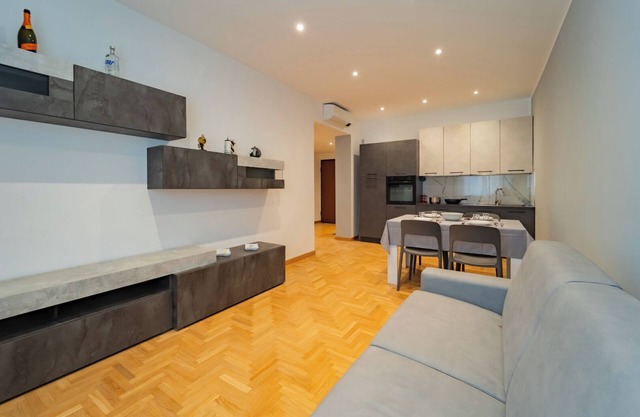 Dimora Bassignano - Two Bedroom Apartment, Sleeps 5