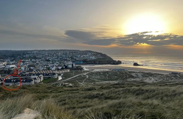 Direct Beach Access! Top Floor Apartment Perranporth