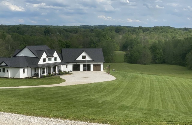 Direct path of Eclipse 2024. 5,000sqft home inground Pool 27acres hiking trails.