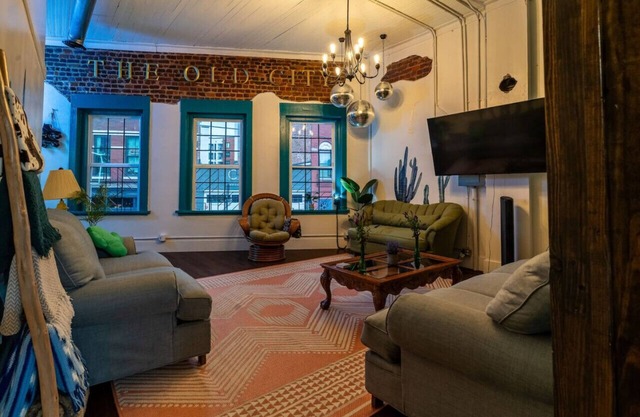 Disco Hideaway, Sleeps 8, 3BR