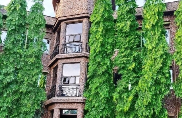 Discovery Courts Hotel