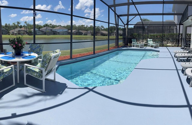 Disney at 15 min - lake view villa - private pool - gated Lake Berkley Resort