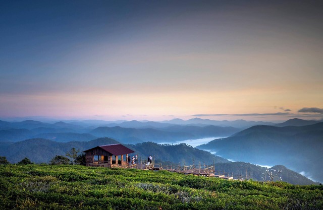 Distinctive coastal neighborhoods and panoramic ocean views!