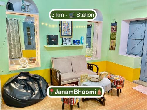Divine Stay- Facing Krishna Janambhoomi Temple- Personal Family HomeStay - Hotel Like Amenities