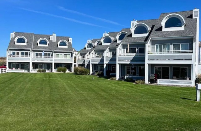 Dockside Waterfront Condo - Monthly/Long-Term Available