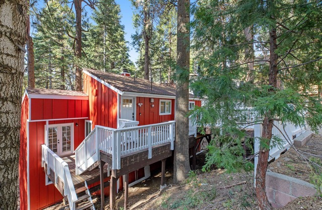 Dog-friendly Arrowhead Villas cottage with deck, fireplace & W/D- great locale