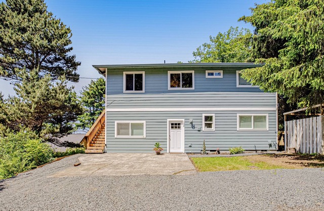 Dog-friendly coastal home w/ private hot tub, WiFi, private washer/dryer, grill