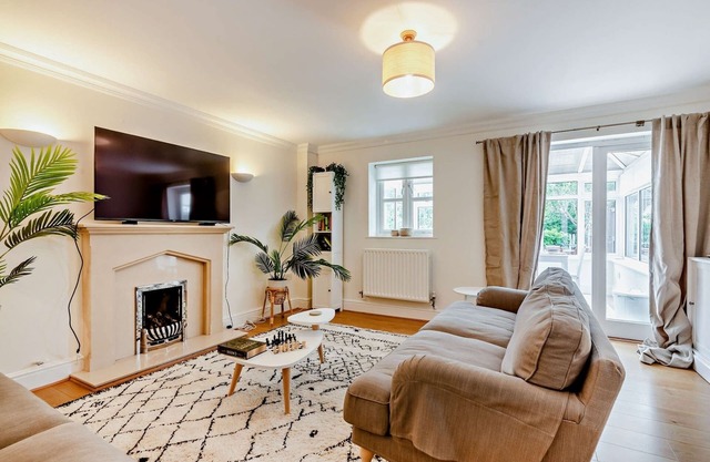 Dog friendly Cotswold cottage - 5 Stone Cottage