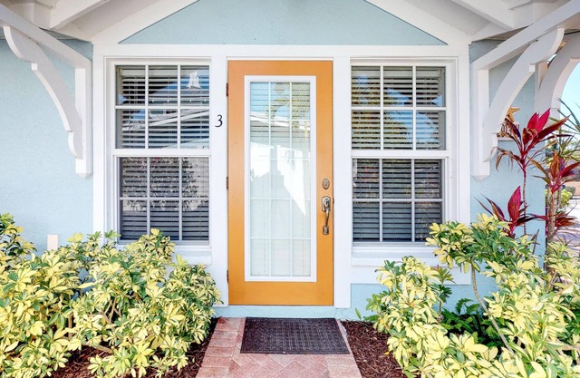 Dog-friendly cottage w/island views, shared pool & private patio - beach nearby
