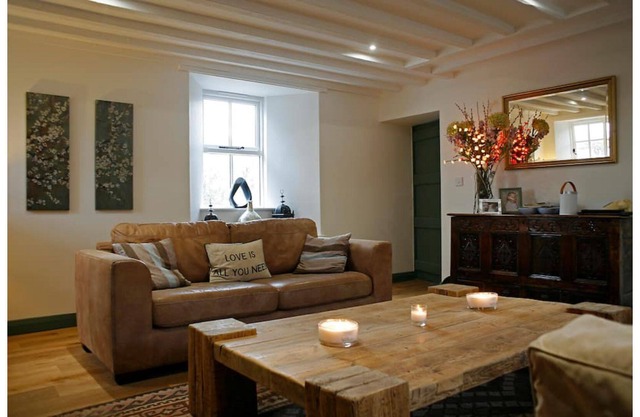 Dog friendly farmhouse with hot tub