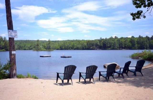 Dog friendly getaway w/hot tub, sauna and skiing!