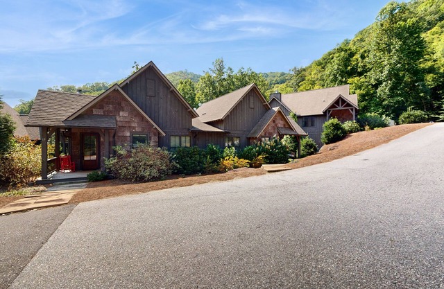 Dog-Friendly Home w/Firepit, Shared Pools/Hot Tubs, & Lake/Golf/Boat Access