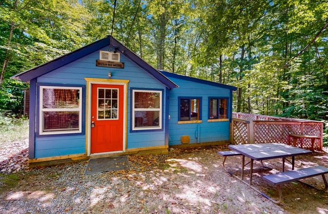 Dog-friendly house with water sports gear, firepit, grill, & enclosed yard
