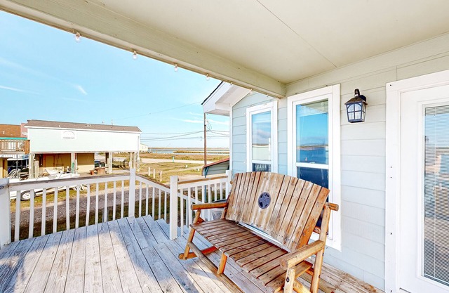 Dog-friendly waterfront home with balcony, grill, water views, washer/dryer, AC