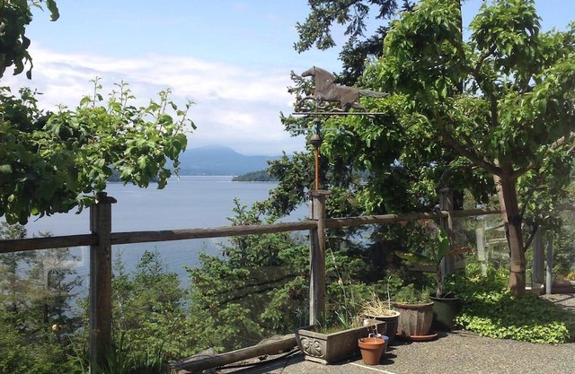 Dogwood Cottage Romantic Getaway & Family Friendly 1000 sq.ft. Patio & Hot Tub