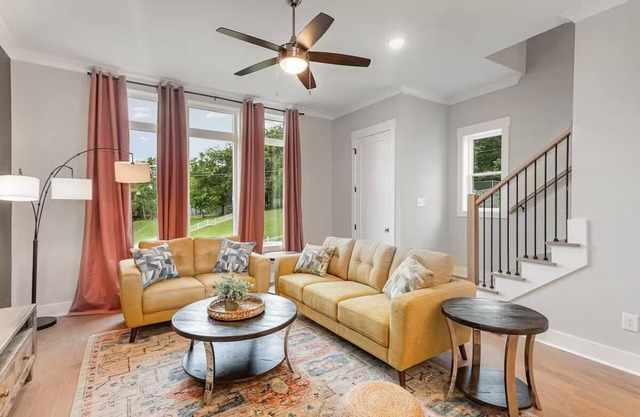 Dolly's Hideaway 13-Dazzling Dolly House-Sleeps 8