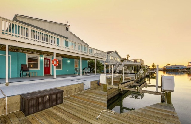 Dolphin Paradise | Pet Friendly + Water Views