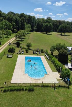 Domaine Chateau La Mothaye-self catering gites- shared pool- Loire valley