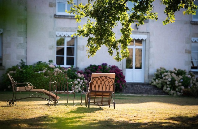 Domaine De La Briouse - 9-person house with terrace, private garden, and playroom in Sanxay