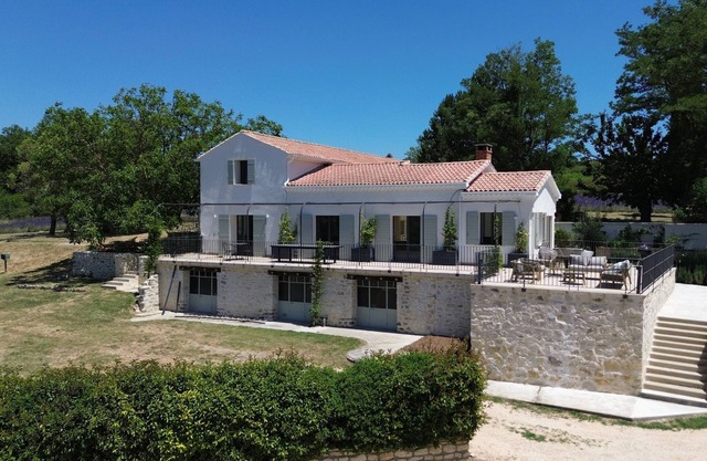 Domaine de la Lavande - lavender fields & Luberon views near Goult, new 2025