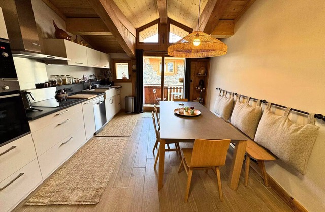 Dorfhaus renoviert auf 3 Ebenen 4 Zimmer für 6 Personen in St Marcel