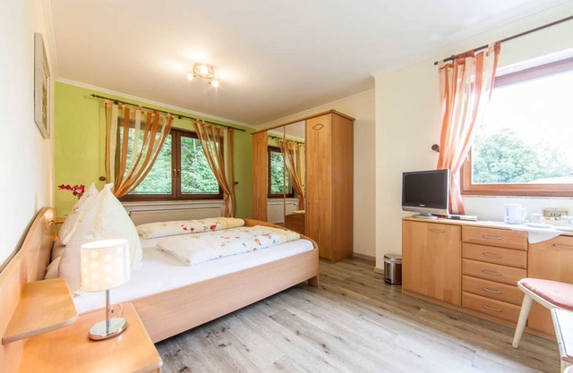 Double room with balcony on the south side - Landgasthaus Zum Kreuzberg