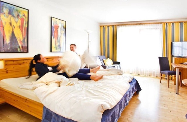 Double room with couch, shower, WC - Binggl, Hotel
