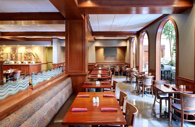 DoubleTree by Hilton Detroit - Dearborn