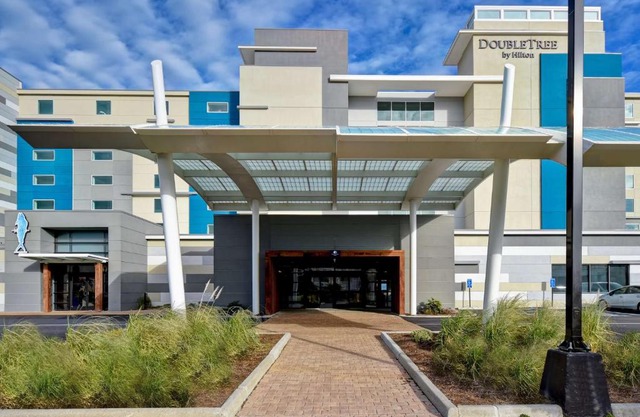 DoubleTree by Hilton Oceanfront Virginia Beach