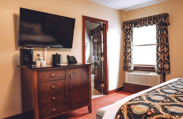 Downtown Basecamp: Enjoy Nature, History & Our Free Breakfast