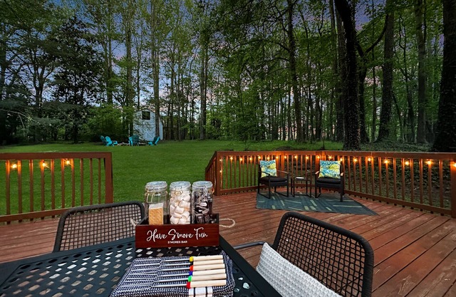 Downtown Boho Oasis w/Firepit & Game Rm w/Marvel Arcade, Sleeps 8, Wills Park
