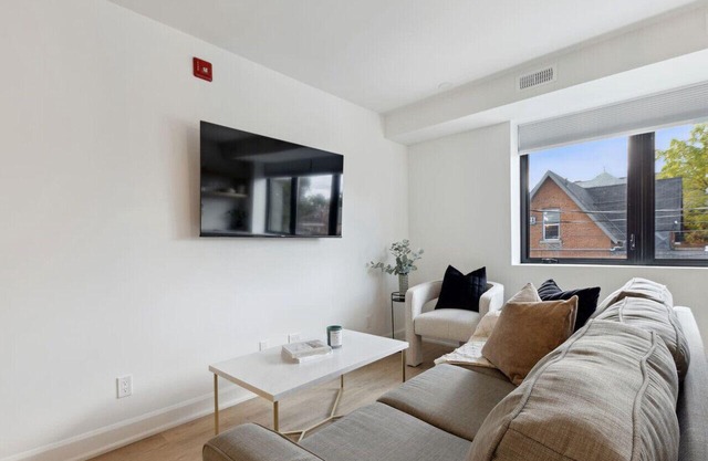 Downtown Collingwood Design Condo for 4 - 146 Hurontario Unit 5